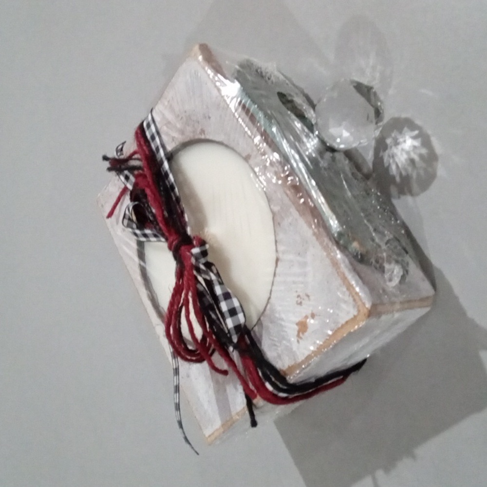 Artisan Soaps and Candles welcome home candle